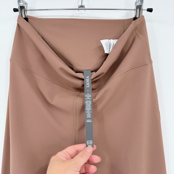 Vuori AllTheFeels Legging in Vuori BlissBlend Almond Size L - Picture 5 of 10